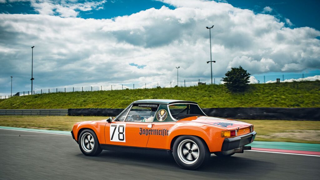 Orange farbener Jägermeister Porsche 914